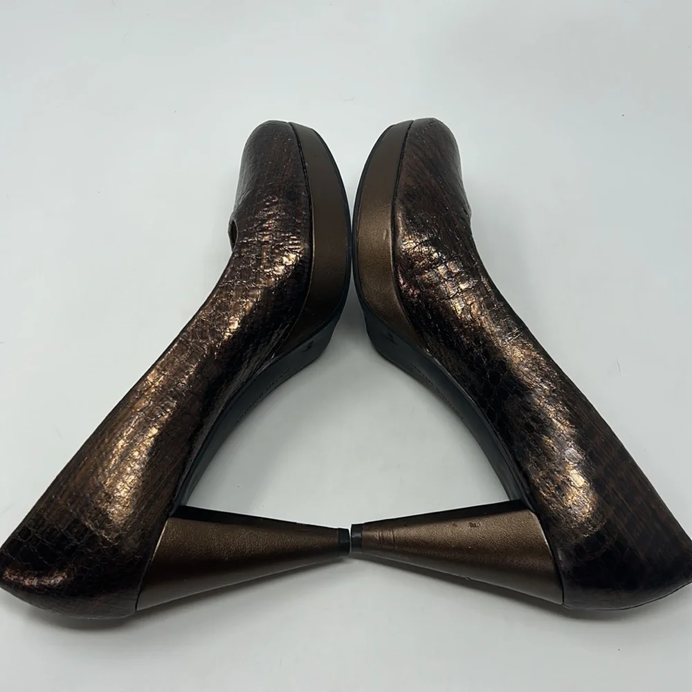 Antonio Melani Bronze Platform Pumps Size 8.5 Great Condition